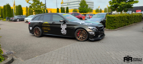 Mercedes C63s estate voorzien van Concaver CVR1 Brushed Bronze 19 inch 8.5J ET35 / 9.5J ET45