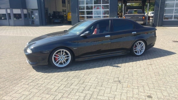 Schitterende Alfa Romeo 166 voorzien van 18 inch Angel wheels in 5x108 8J ET35.