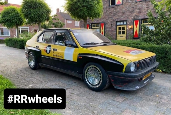 Alfa romeo 33 voorzien van 15 inch 4x100 Stuttgart - ST7 - Gun Metal Machined Face. Schitterende en Alfa romeo 33 voorzien van 15 inch 4x100 Stuttgart - ST7 - Gun Metal Machined Face. Schitterende en zeer unieke wagen!