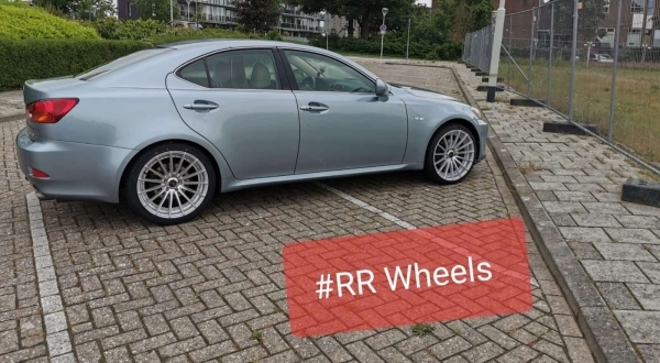 Lexus IS250 mogen voorzien van 19 inch 5Ã—114,3 8.5J ET35 JNC 042 wheels.