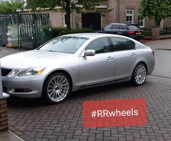 Lexus GS430 voorzien van 19 inch JNC Wheels in 5Ã—114,3 8.5J ET35 model JNC 042.