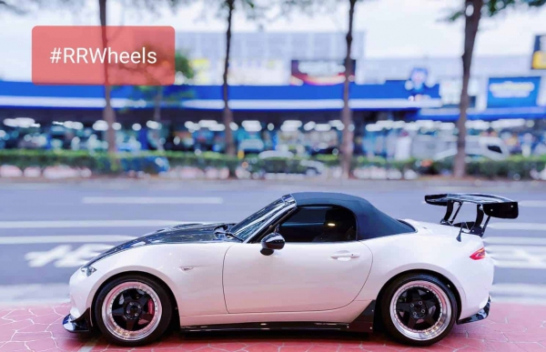 Mazda MX5 17 inch 8J en 9J Breedset 4x100 ET35 rondom JR6 velgen