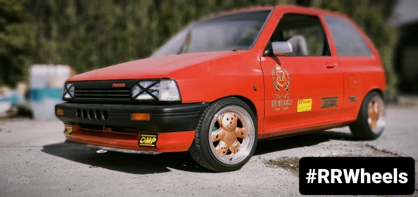 Mazda 121 1ste generatie voorzien van 15 inch Teddy velgen in 8J ET25 rondom.
