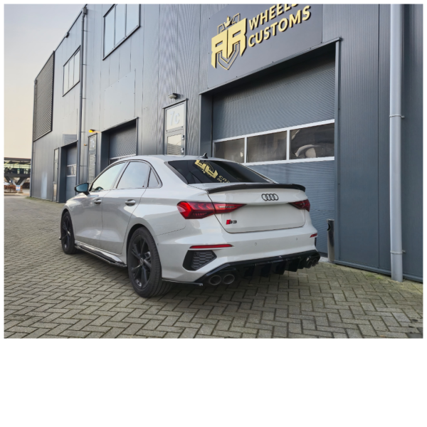 Wij hebben deze prachtige Audi S3 8Y voorzien van nieuwe Maxton Design onderdelen + Rieger side skirts!â 
