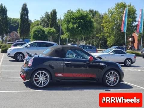 Mini Cooper R59 met nieuwe 18 inch Killer Performance velgen 4x100 8J ET45 inclusief 205 40 18 inch banden.