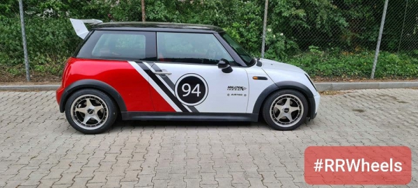 Mini Cooper voorzien van een 16 inch 4x100/x114,3 JF Luxury breedset 7J ET35 en 8J ET30 Mini Cooper voorzien van een 16 inch 4x100/x114,3 JF Luxury breedset 7J ET35 en 8J ET30
