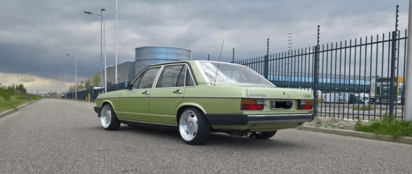 Schitterende Audi 100 GL 5E uit 1997 met 16 inch 8J ET30 velgen.