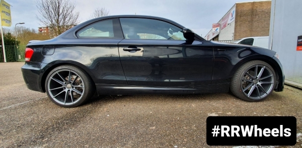 BMW 1 serie E82 voorzien met Veemann V-FS25 - Gloss Graphite in 18 inch 5x120 8J ET35 en 9J ET38.