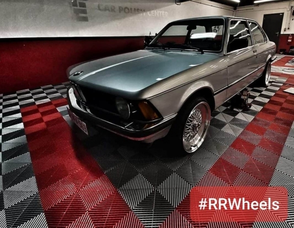 Bmw E21 voorzien van MS Deepdish wheels 17 inch, 8J & 9J ET30/25.