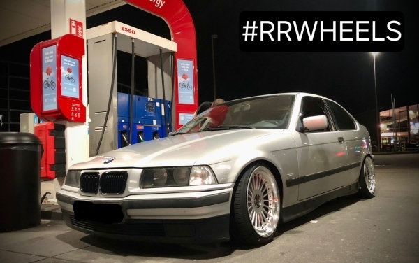Deze BMW E36 voorzien van nieuwe YKW Velgen Alpina stijl in 17 inch 5x120 8J ET20 rondom! Geweldige fitment!