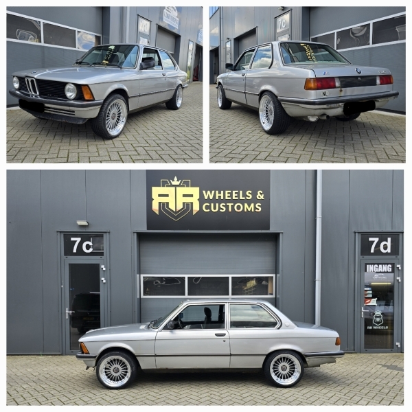 BMW E21 voorzien van een nieuwe set velgen van YKW Velgen Alpina stijl in 4x100 17 inch 8J ET20 en 9J ET15 inclusief nieuwe vredestein banden in 2054017 en 2154017!