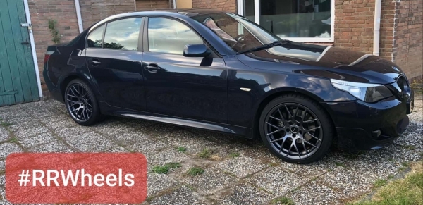 BMW e60 voorzien van een 19 inch breedset Avantgarde M359 9J ET15 met 10J ET25