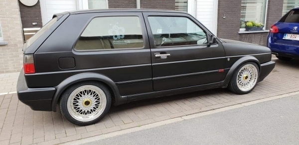 Volkswagen Golf 2 voorzien van 16 inch Exclusive concepts in 7.5j met et15 rondom.