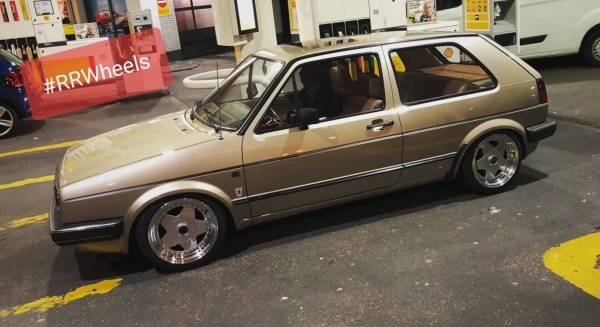 Volkswagen Golf 2 voorzien van nieuwe 16 inch velgen, 8J ET20 rondom.