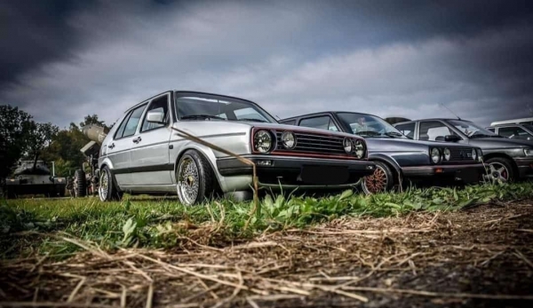 Volkswagen Golf 2 met nieuwe Exclusive Concpets in 16 inch 8J 4x100 ET20 rondom.