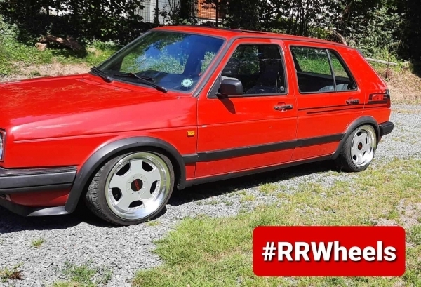 Volkswagen Golf 2 Mk2 met een nieuwe Brave wheels breedset. 16 inch 4x100 7.5J/8.5J ET35/30.