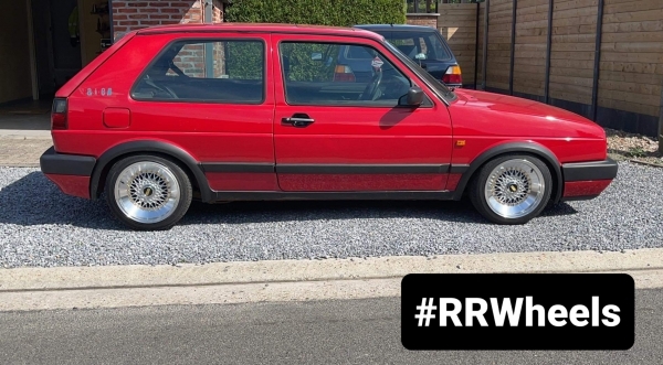 Volkswagen Golf 2 met MS Motor Sport Deep Dish wheels in 15 inch 8J ET20 rondom. Perfecte velgen voor deze auto!