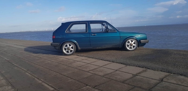 Volkswagen Golf 2 met nieuwe 16 inch velgen in 4x100 7.5J ET35