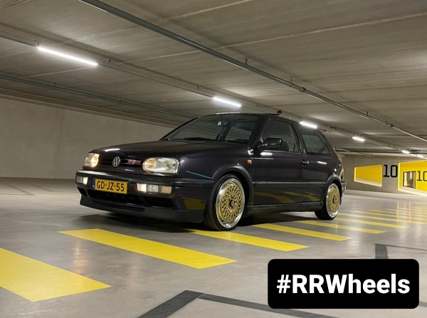Deze Volkswagen Golf 3 GTI voorzien van nieuwe GTP 041 wheels in 17 inch 4x100 7J ET35 met Nankang NS20 banden in 185 35 17.
