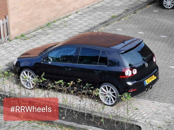 VW Golf 5 GTI voorzien van een 19 inch breedset 8.5J met 9.5J ET40 en 42