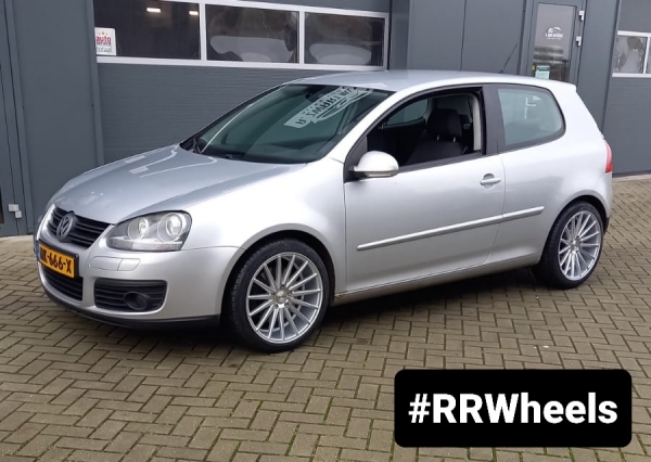 VW Golf 5 voorzien van 18 inch Arceo wheels in 8.5j ET40 rondom inclusief nieuwe Vredestein banden in 225 40 18.