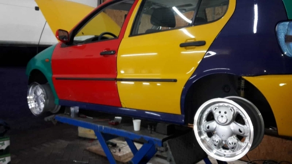 Volkswagen Polo met nieuwe 16 inch Teddy velgen 8J ET20 rondom.