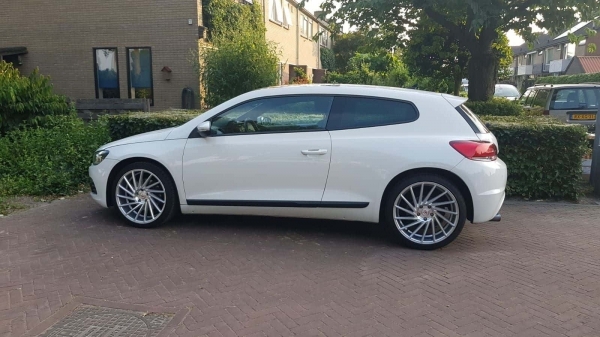 Volkswagen Scirocco voorzien van 19 inch 9J ET42 Arceo wheels.