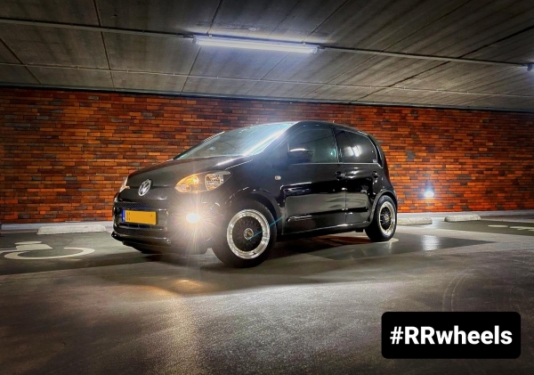 Volkswagen Up uitgevoerd met 15 inch JF Luxury REW032 - 4x100 6.5J ET30 inclusief Continental Contisport 5 in 185 55 15!
