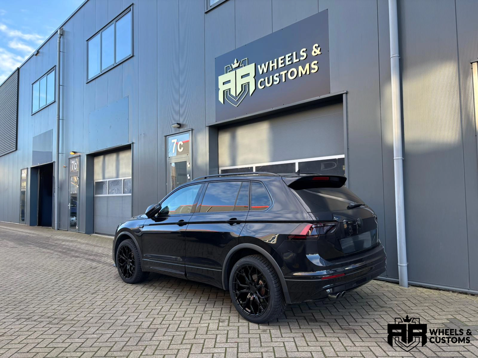 Volkswagen Tiguan - 20 inch RIVIERA RF5 - 5x112 9J ET35