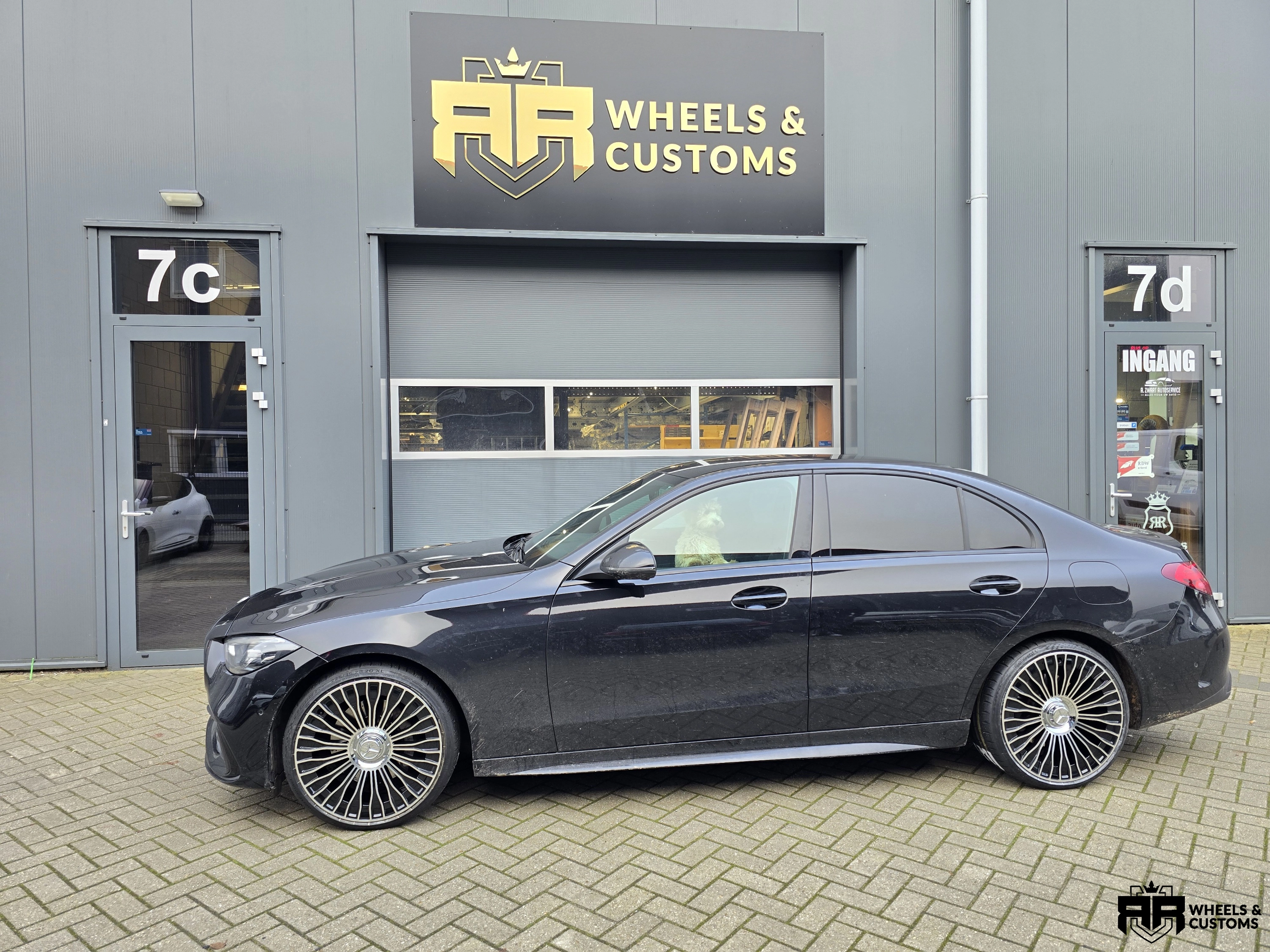 Mercedes C-Klasse voorzien van MBdesign  R20x8.5+9.5J  5X112  ET 40+45  66.6  I0313   Black Polished velgen